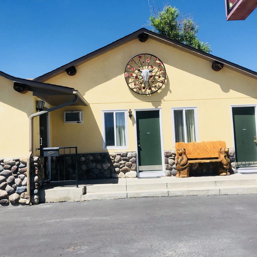 A Western Rose Motel