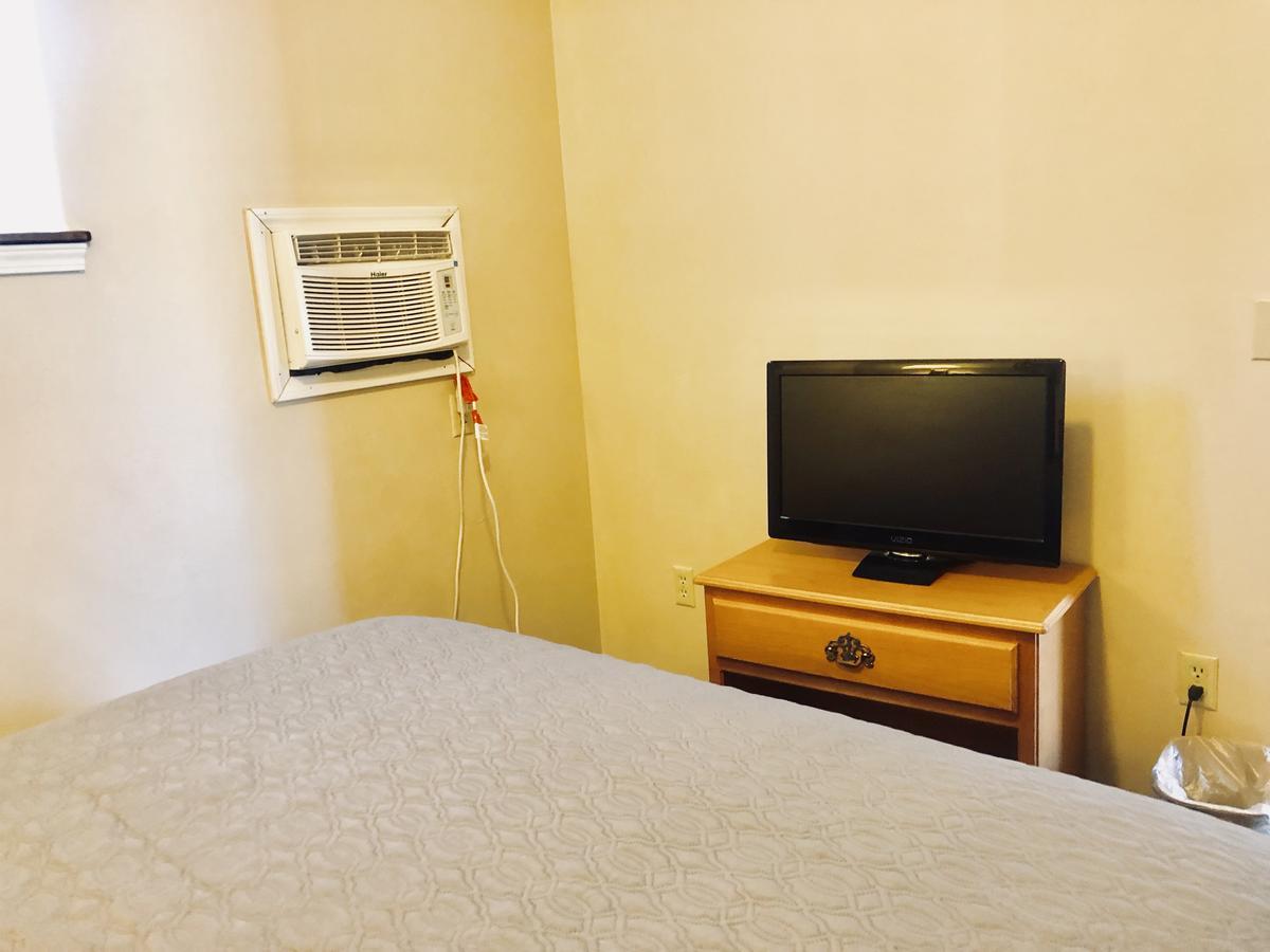 A Western Rose Motel