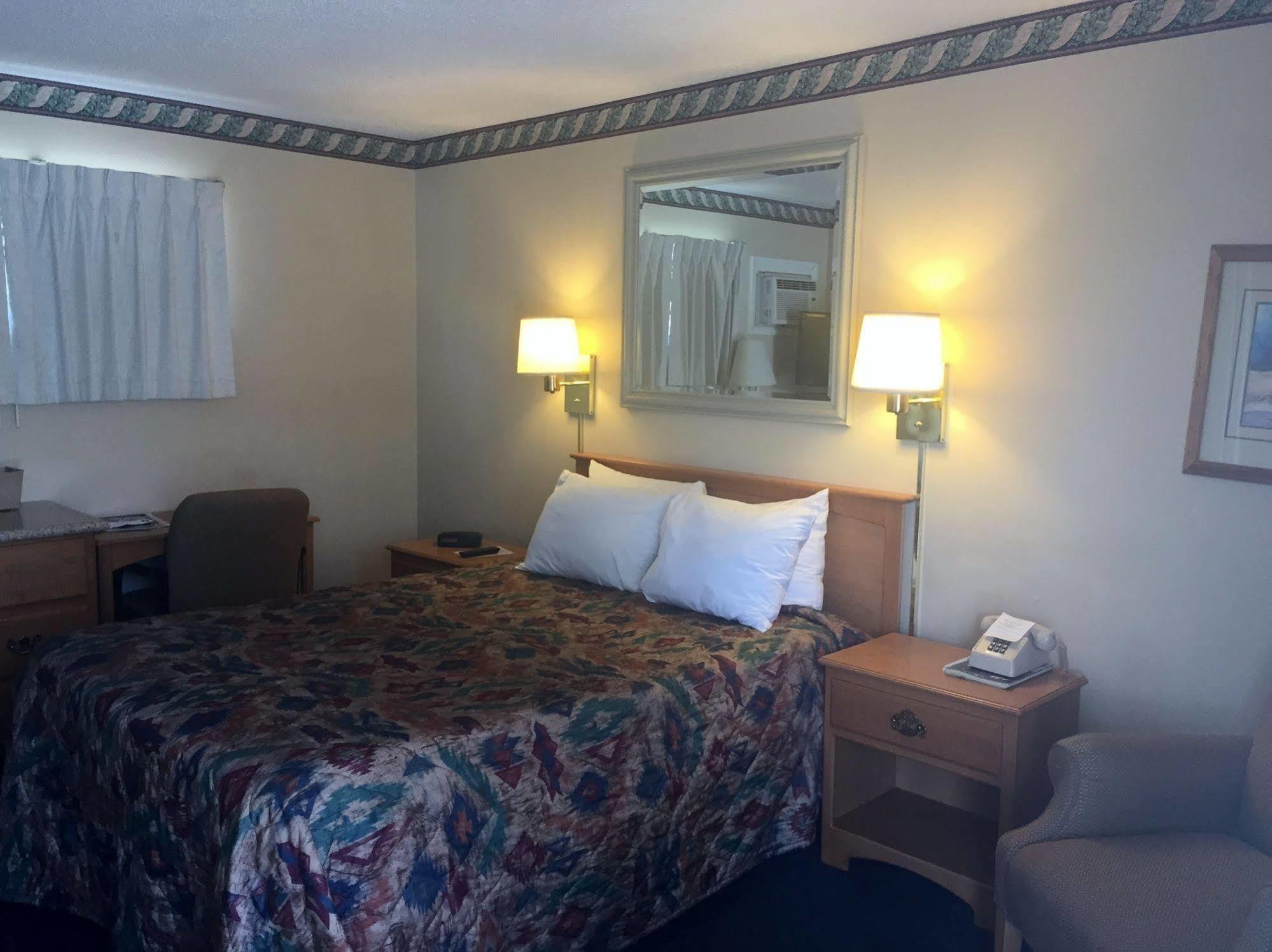 Motel A Western Rose Cody