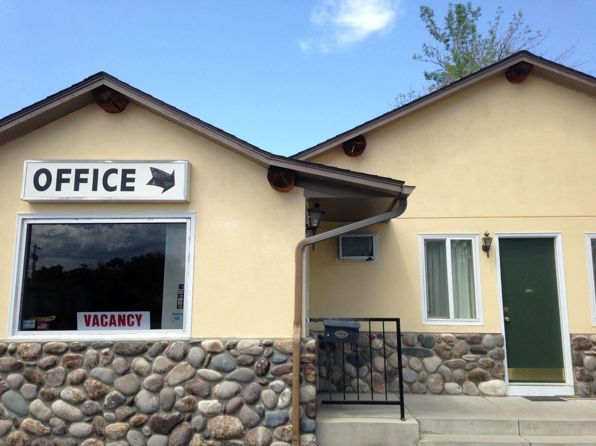 A Western Rose Motel